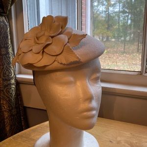 Lawliet pillbox style white wool hat pre-owned with light spot